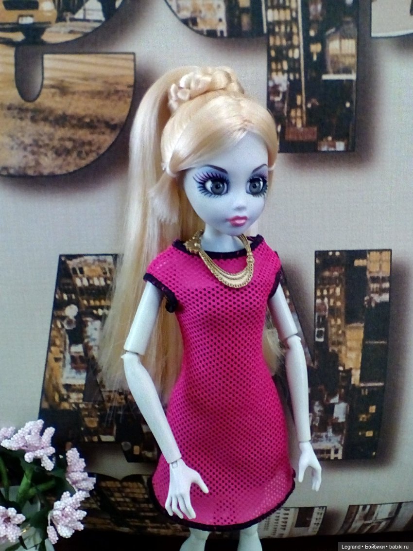 Констанс (Once Upon A Zombie) в новом платье (фото 9)