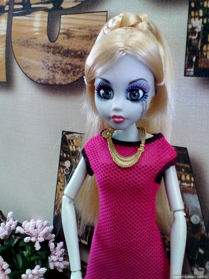 Констанс (Once Upon A Zombie) в новом платье (фото 10)