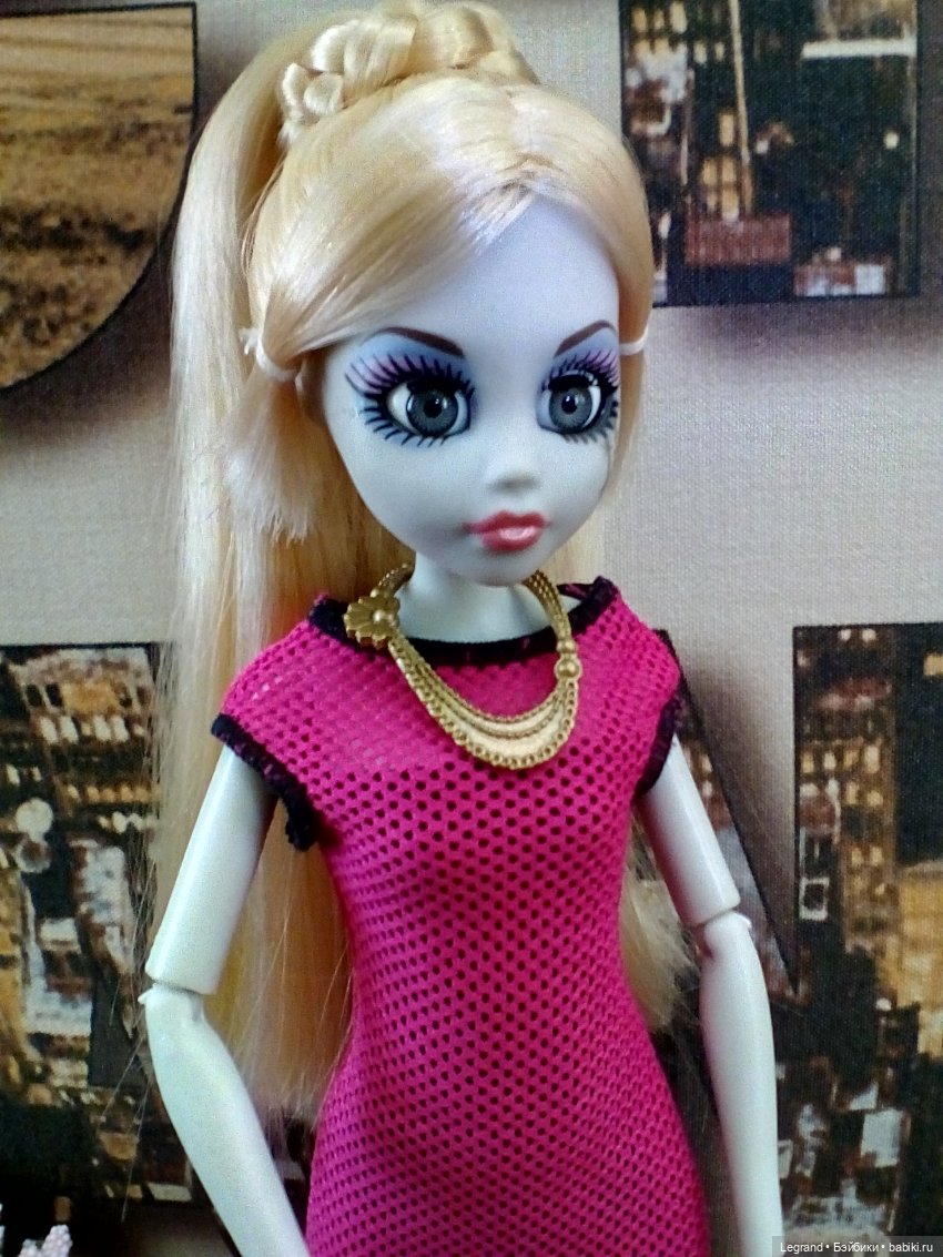 Констанс (Once Upon A Zombie) в новом платье (фото 3)