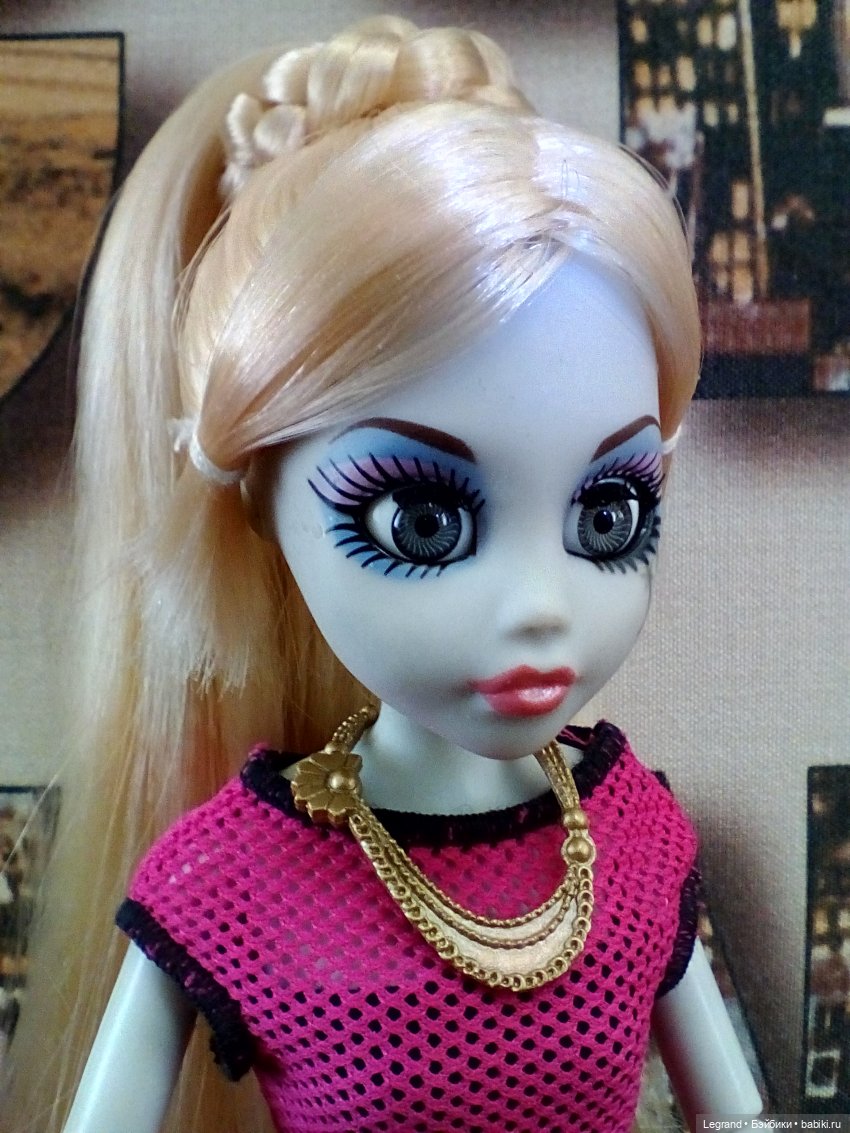 Констанс (Once Upon A Zombie) в новом платье (фото 8)