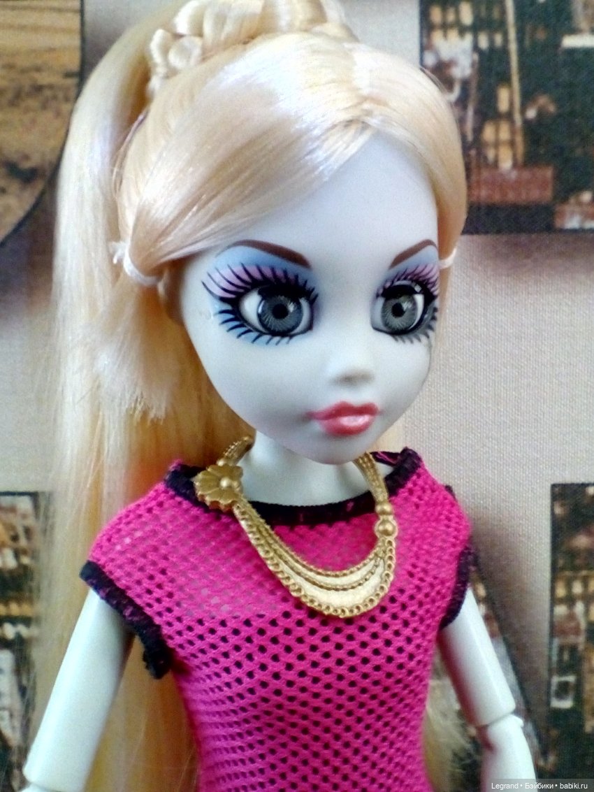 Констанс (Once Upon A Zombie) в новом платье (фото 4)