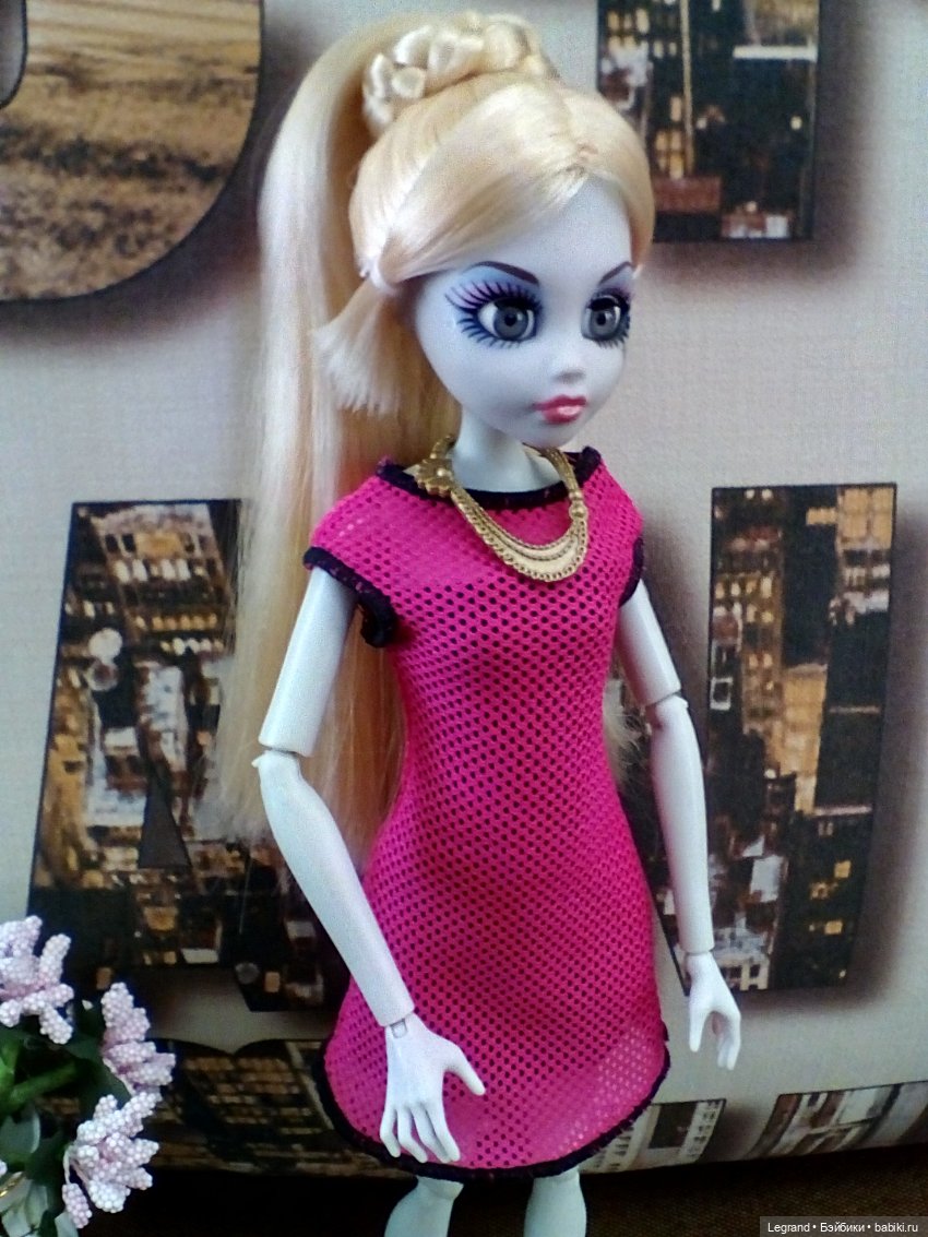 Констанс (Once Upon A Zombie) в новом платье (фото 7)