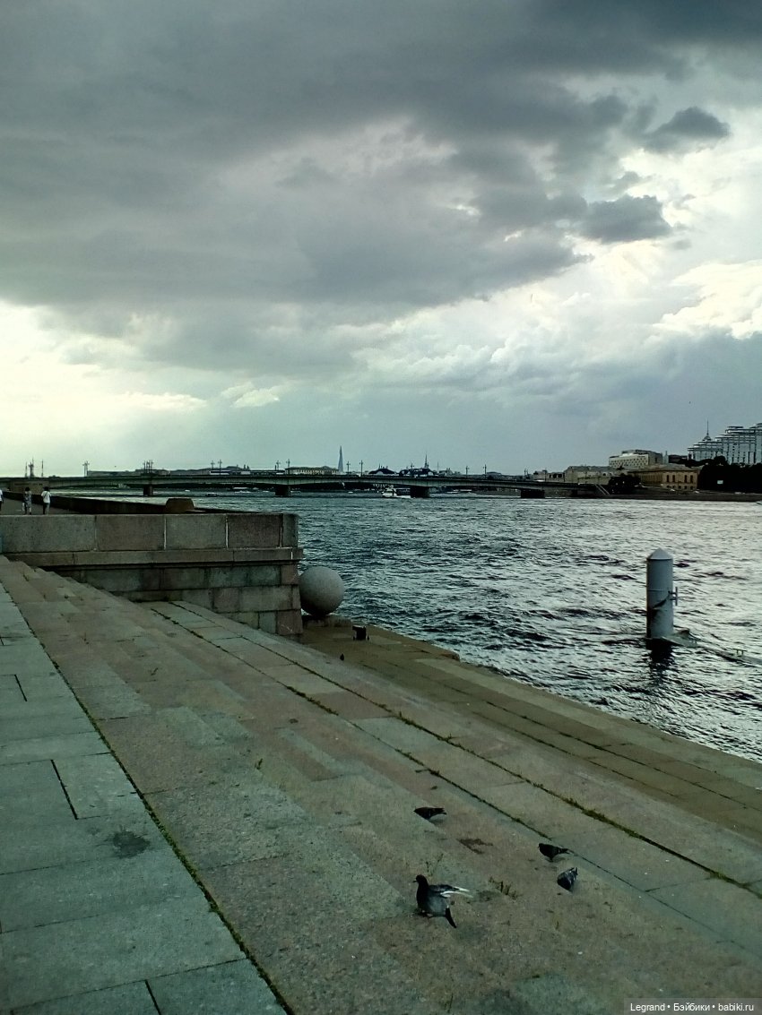 Петербург. Нева. Норд и Лукум. Прогулка перед ливнем