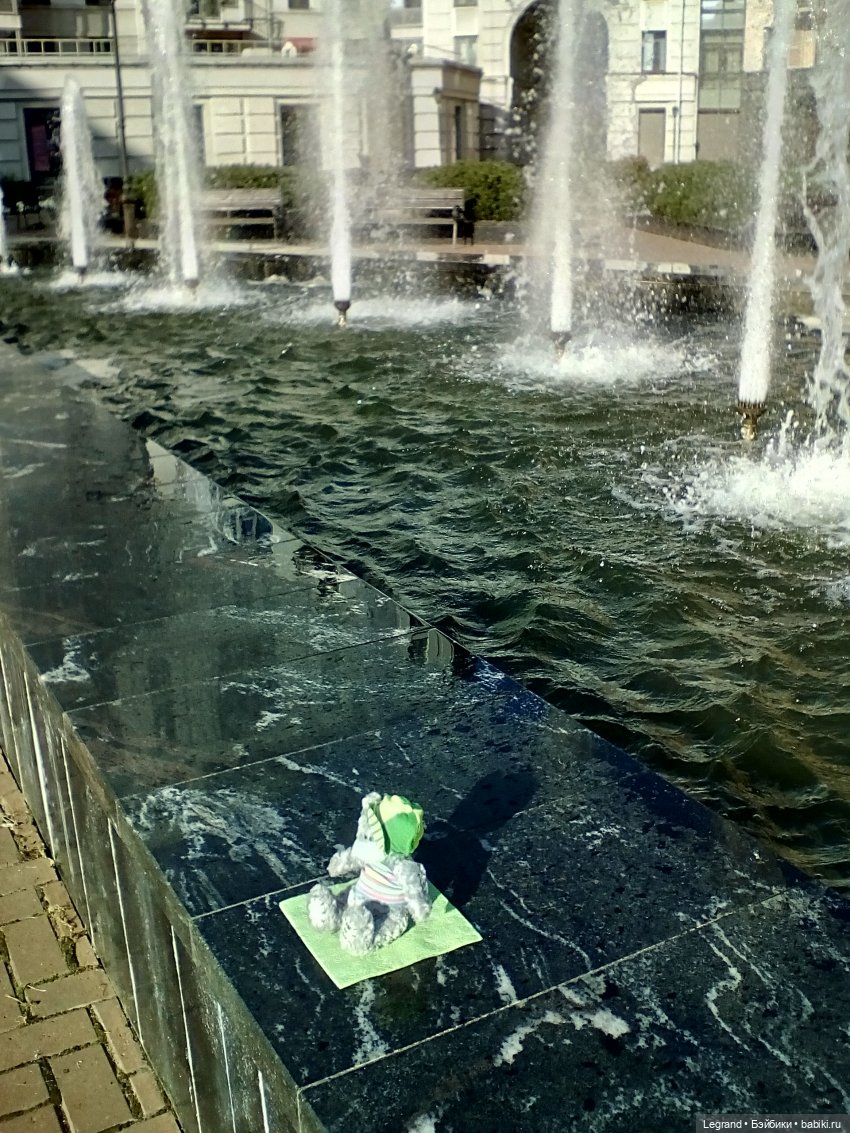 Гри в Парадном квартале. На скутере. Пикник на траве и фонтаны | Бэйбики Гри в Парадном квартале. На скутере. Пикник на траве и фонтаны