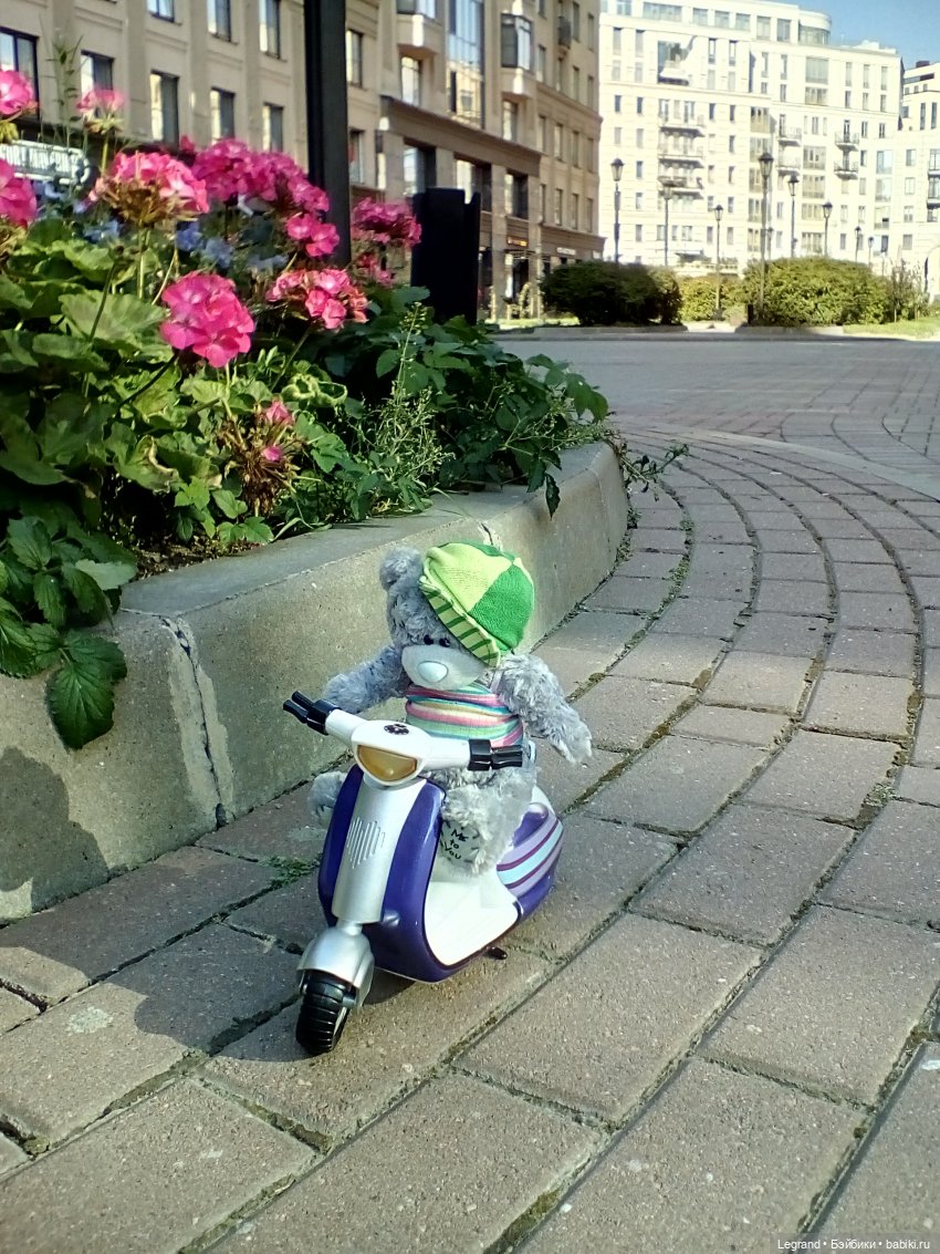 Гри в Парадном квартале. На скутере. Пикник на траве и фонтаны | Бэйбики Гри в Парадном квартале. На скутере. Пикник на траве и фонтаны (фото 6)