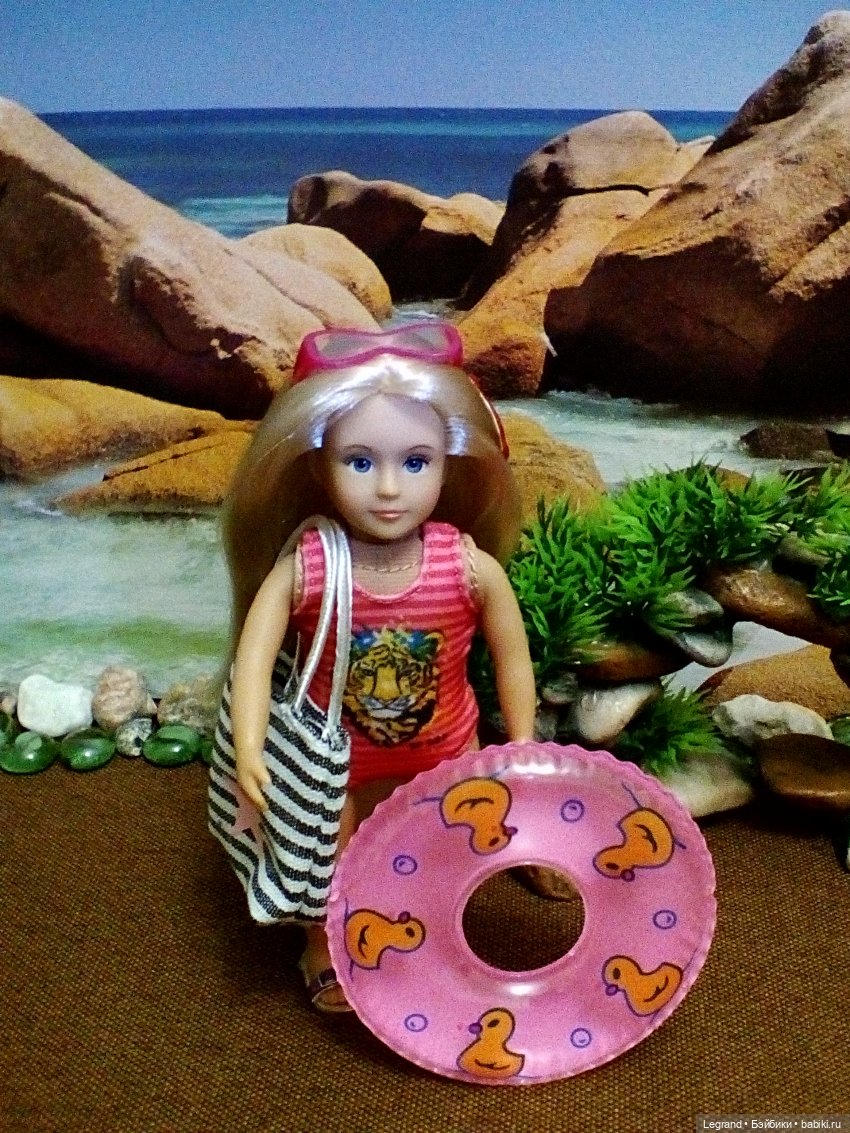 Лурения: Элли, Кира и Тесса на пляже