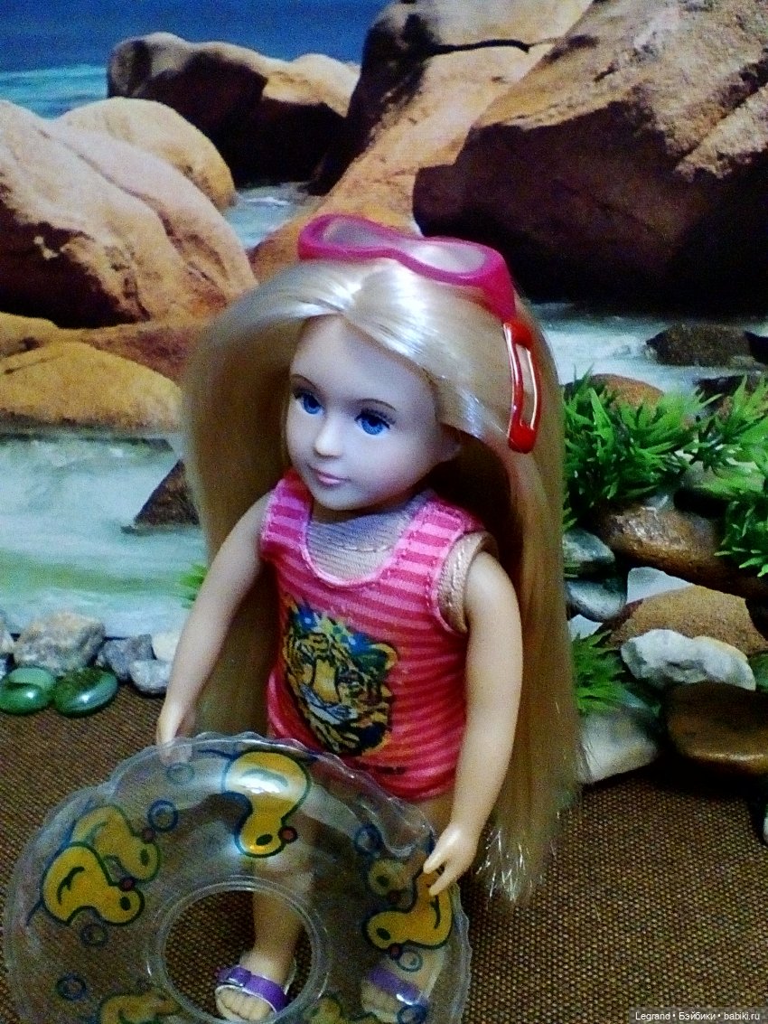 Лурения: Элли, Кира и Тесса на пляже