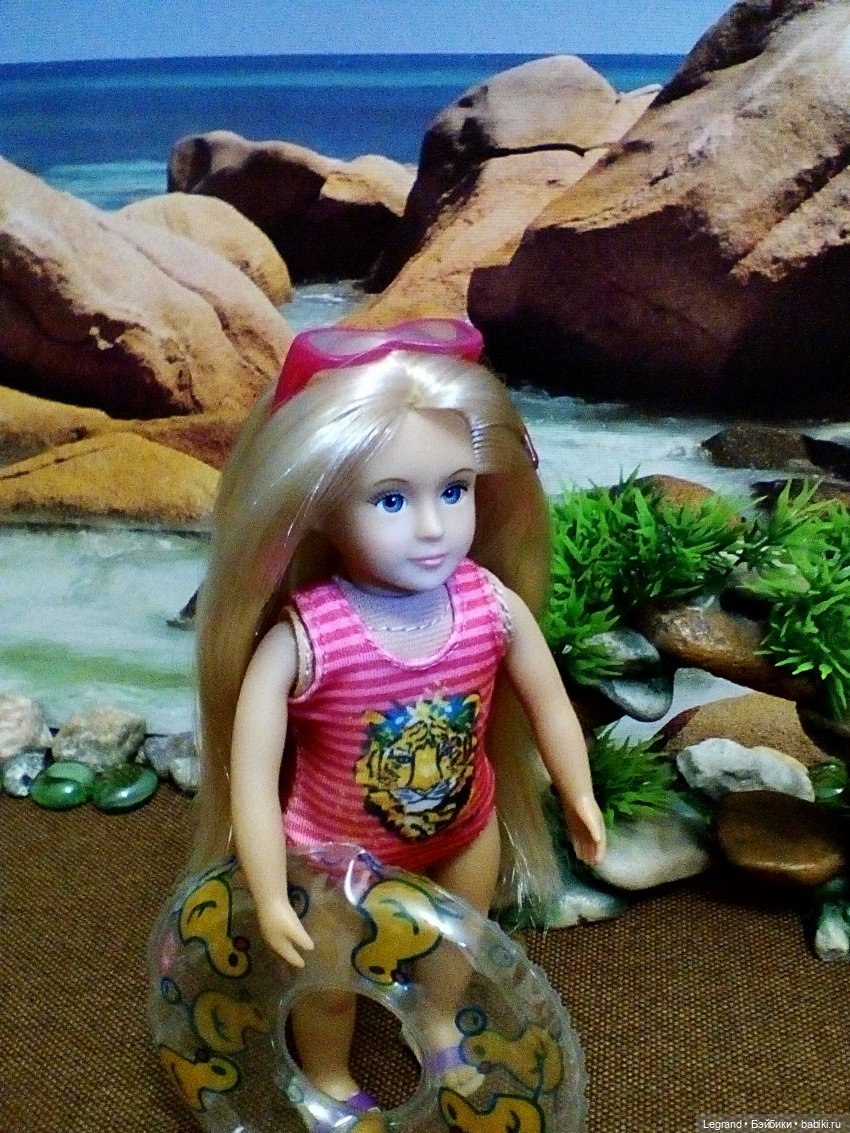 Лурения: Элли, Кира и Тесса на пляже