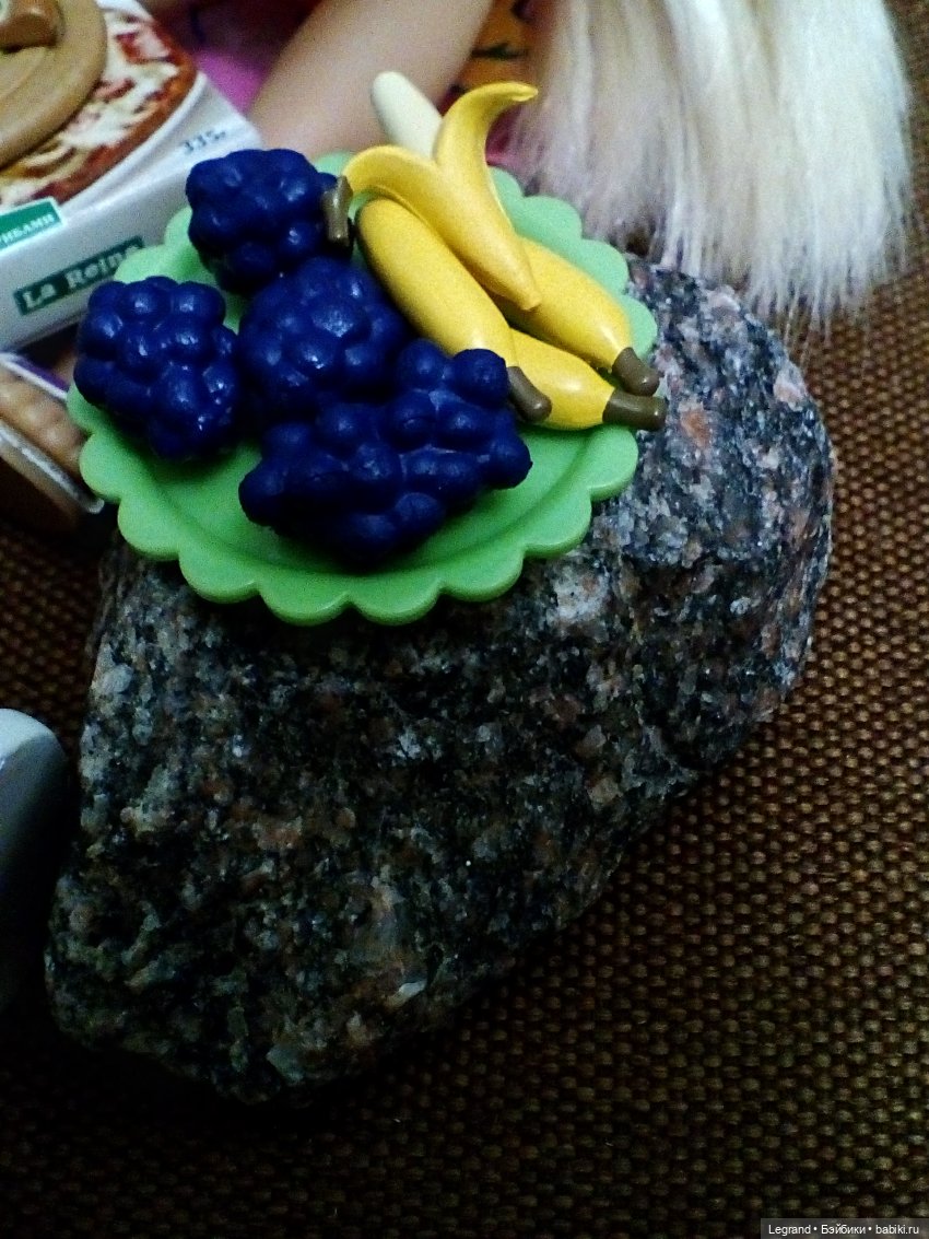 Лурения. Пикник на пляже: Кира, Гёкхан, Элли и Джемма