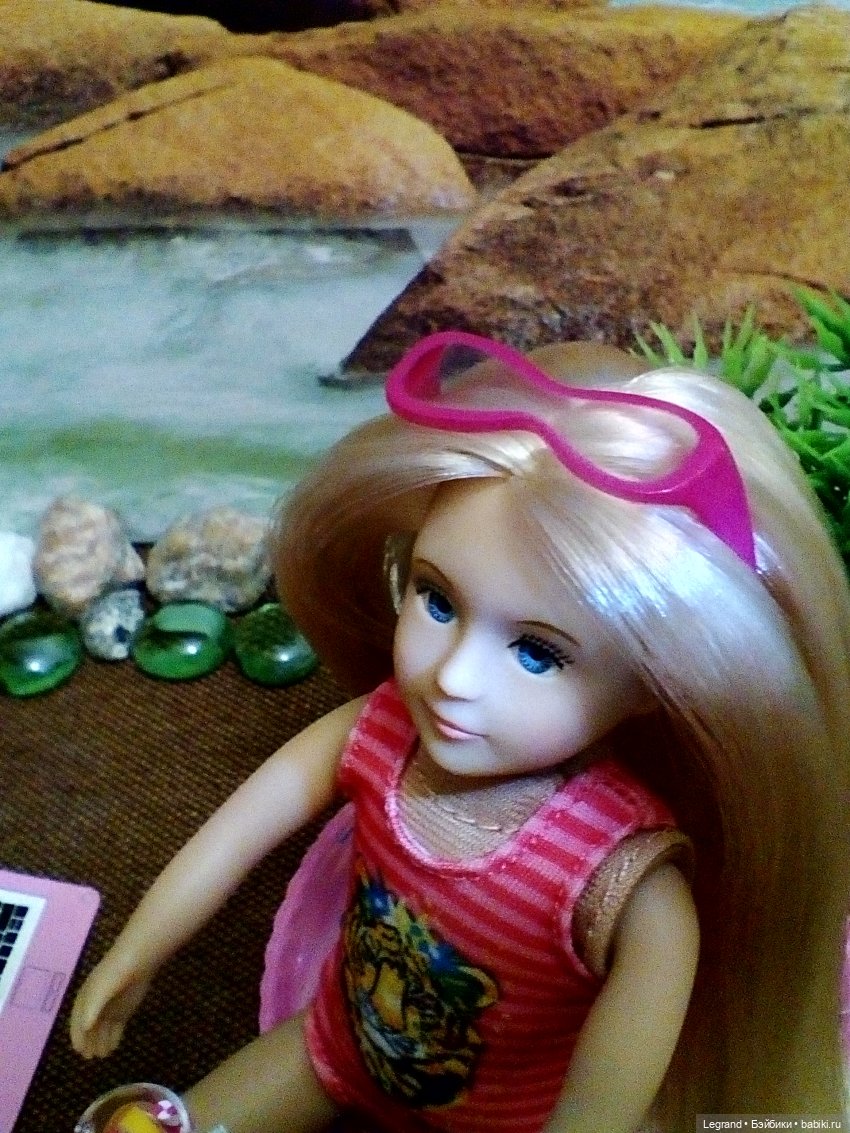 Лурения. Пикник на пляже: Кира, Гёкхан, Элли и Джемма