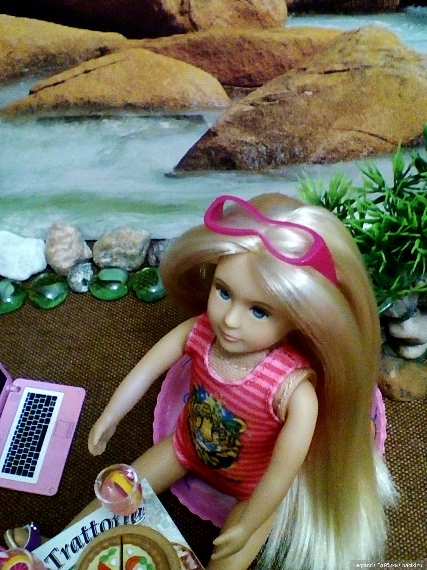 Лурения. Пикник на пляже: Кира, Гёкхан, Элли и Джемма