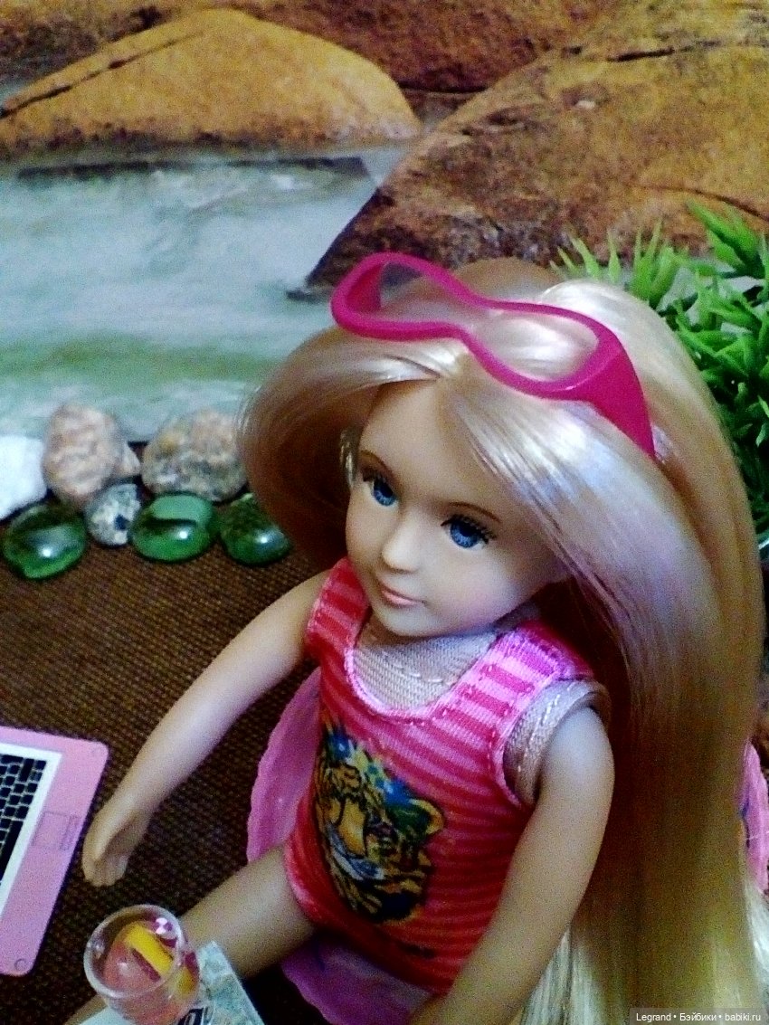 Лурения. Пикник на пляже: Кира, Гёкхан, Элли и Джемма