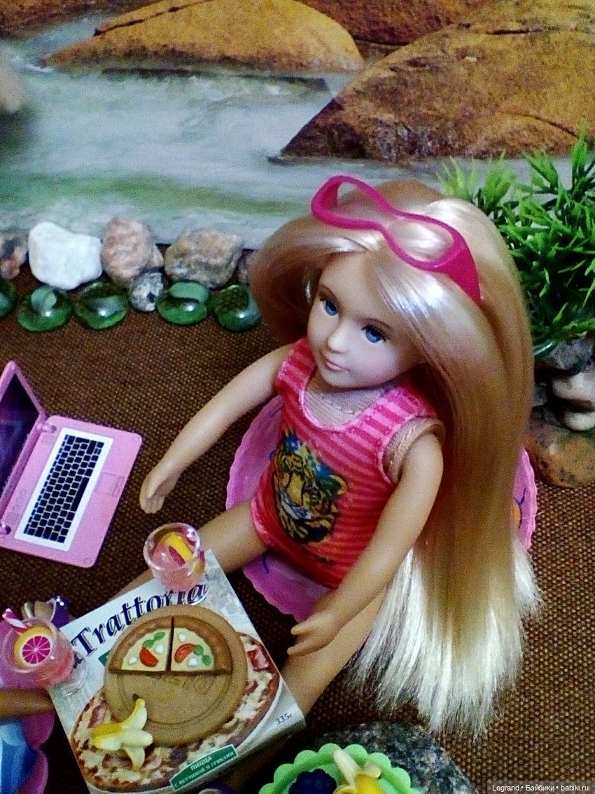 Лурения. Пикник на пляже: Кира, Гёкхан, Элли и Джемма