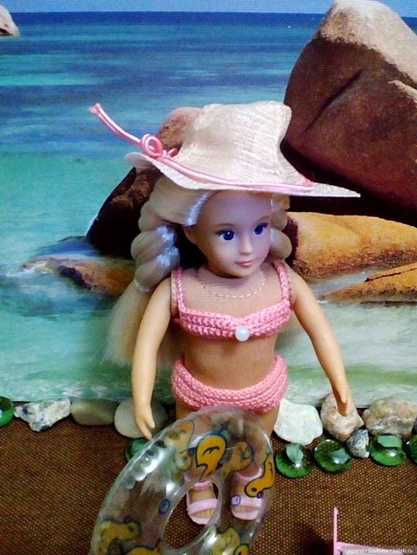 Лурения. Пикник на пляже: Кира, Гёкхан, Элли и Джемма