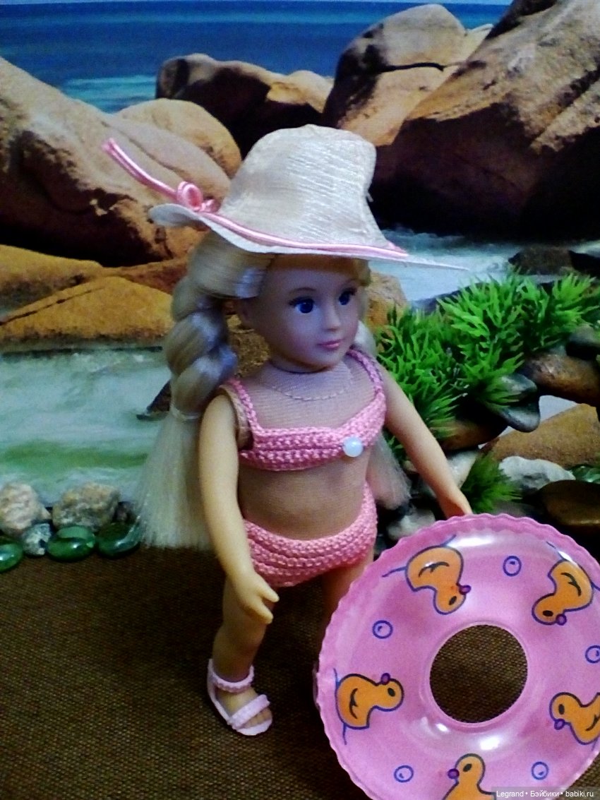 Лурения. Пикник на пляже: Кира, Гёкхан, Элли и Джемма