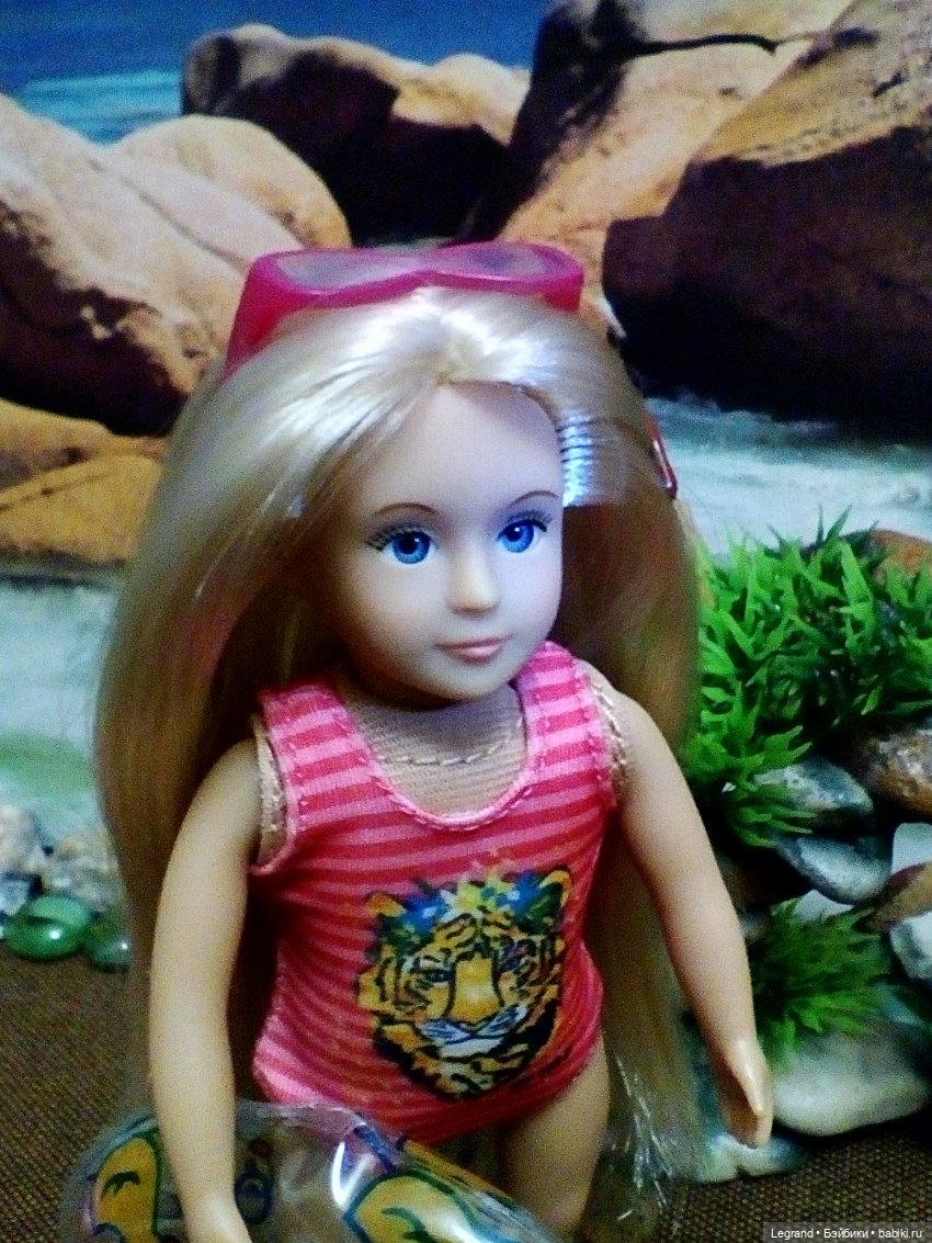 Лурения. Пикник на пляже: Кира, Гёкхан, Элли и Джемма