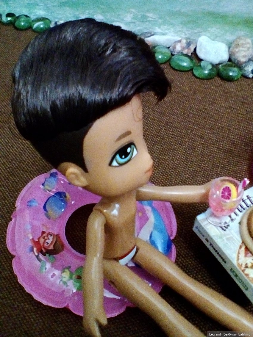 Лурения. Пикник на пляже: Кира, Гёкхан, Элли и Джемма