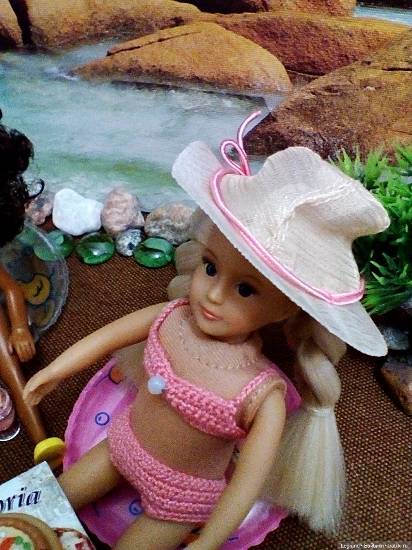 Лурения. Пикник на пляже: Кира, Гёкхан, Элли и Джемма