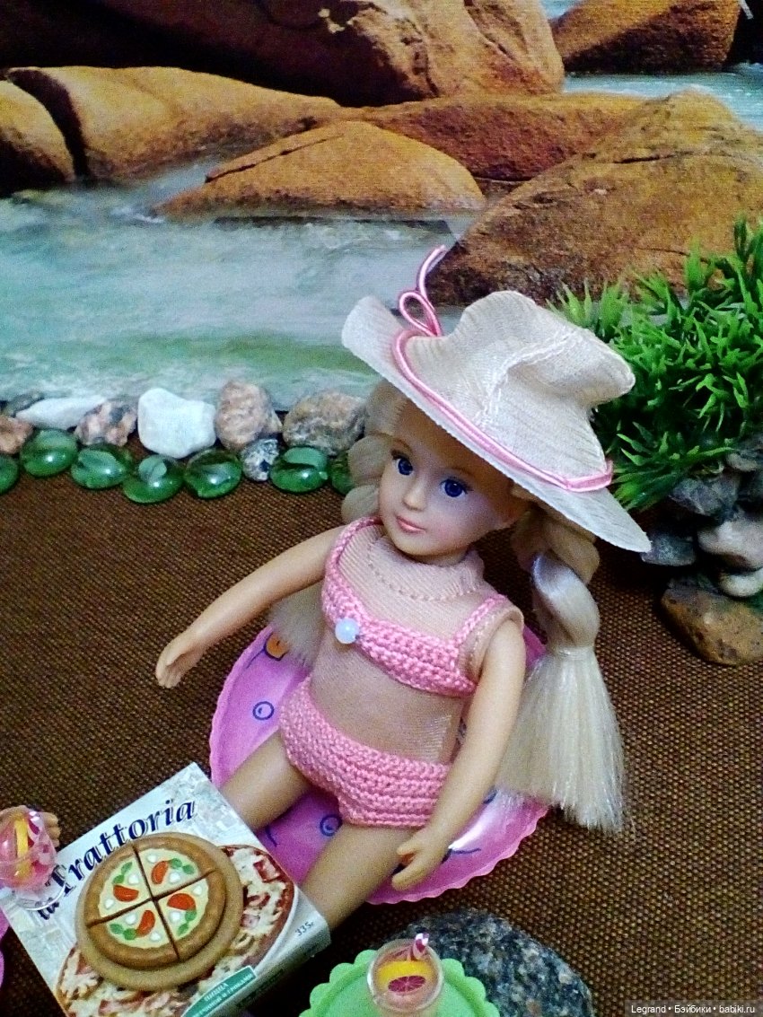 Лурения. Пикник на пляже: Кира, Гёкхан, Элли и Джемма