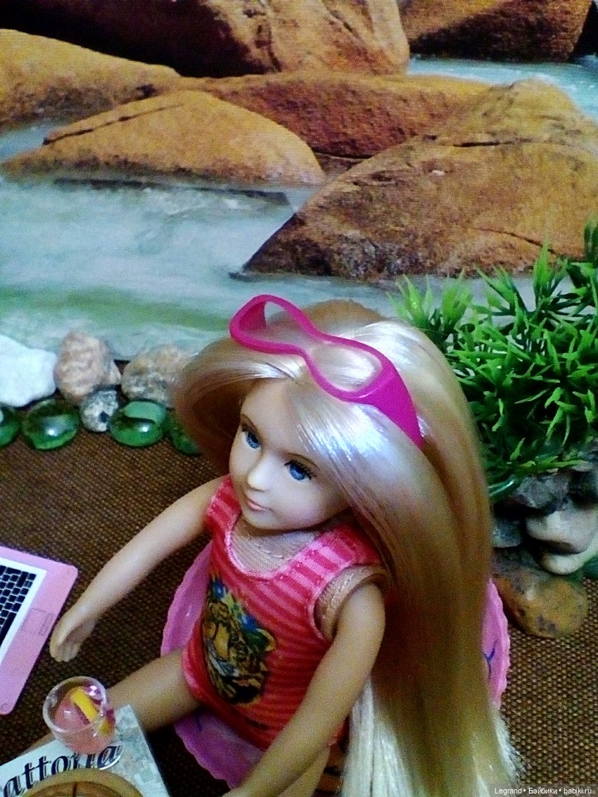 Лурения. Пикник на пляже: Кира, Гёкхан, Элли и Джемма