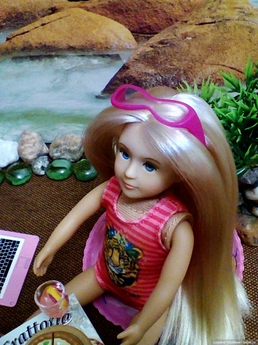 Лурения. Пикник на пляже: Кира, Гёкхан, Элли и Джемма