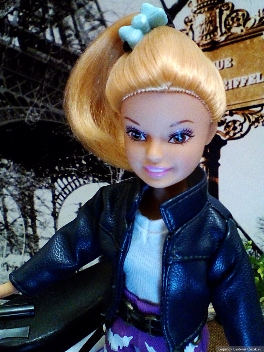 Лурения: Бурджу на фоне Эйфелевой башни