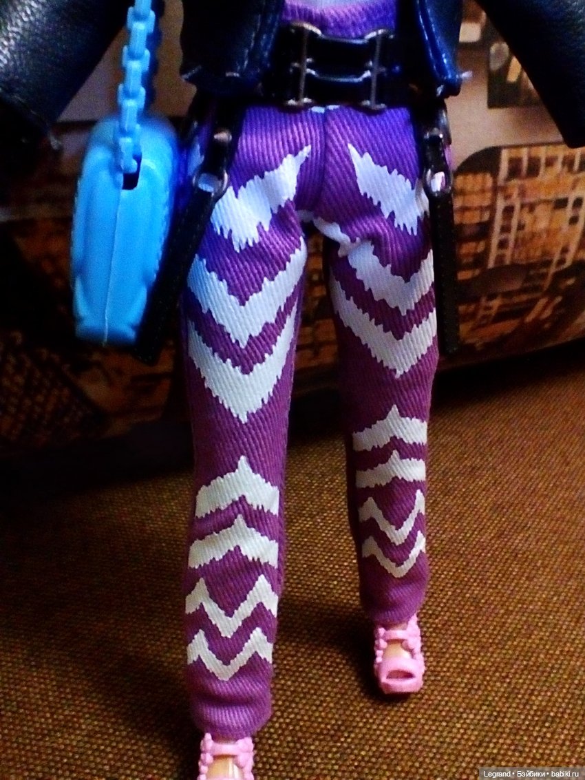 Лурения: Бурджу на фоне Эйфелевой башни (фото 3)