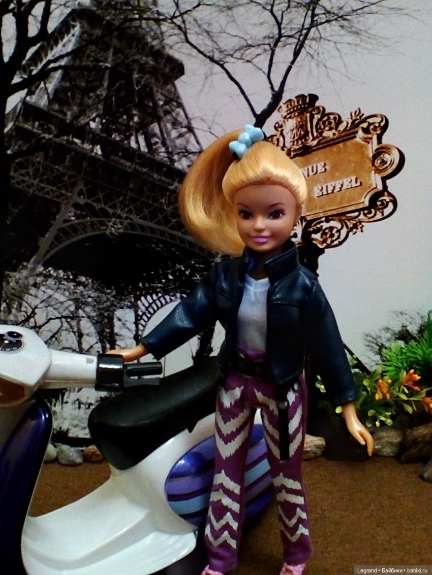 Лурения: Бурджу на фоне Эйфелевой башни