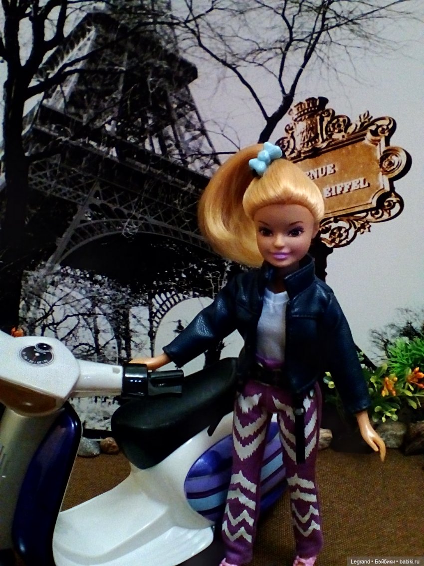Лурения: Бурджу на фоне Эйфелевой башни