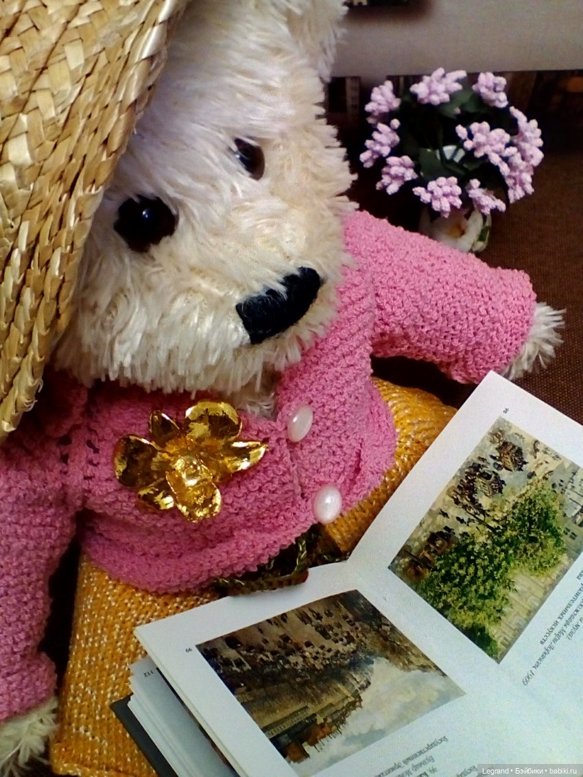 Пембе с альбомом французской живописи (фото 6)