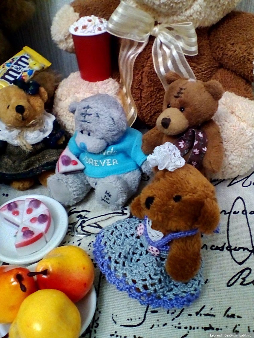 Большая медвежья вечеринка в честь Дня плюшевого мишки