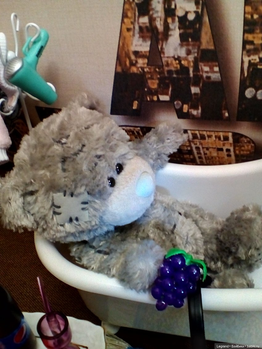 На следующий день после вечеринки: Гри принимает ванну