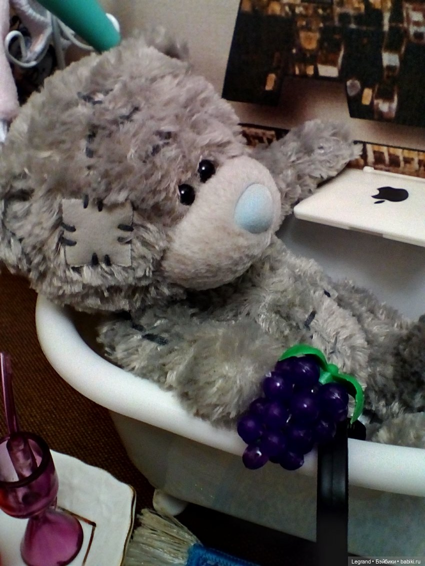 На следующий день после вечеринки: Гри принимает ванну