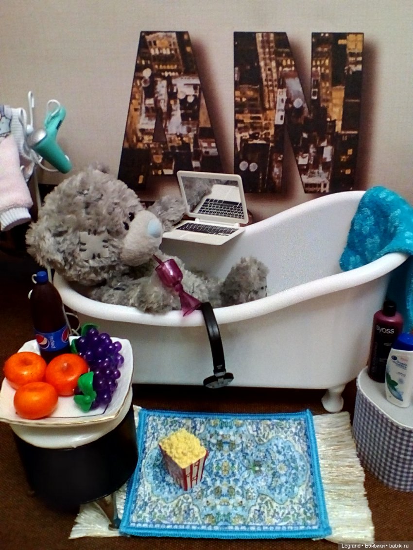 На следующий день после вечеринки: Гри принимает ванну (фото 9)