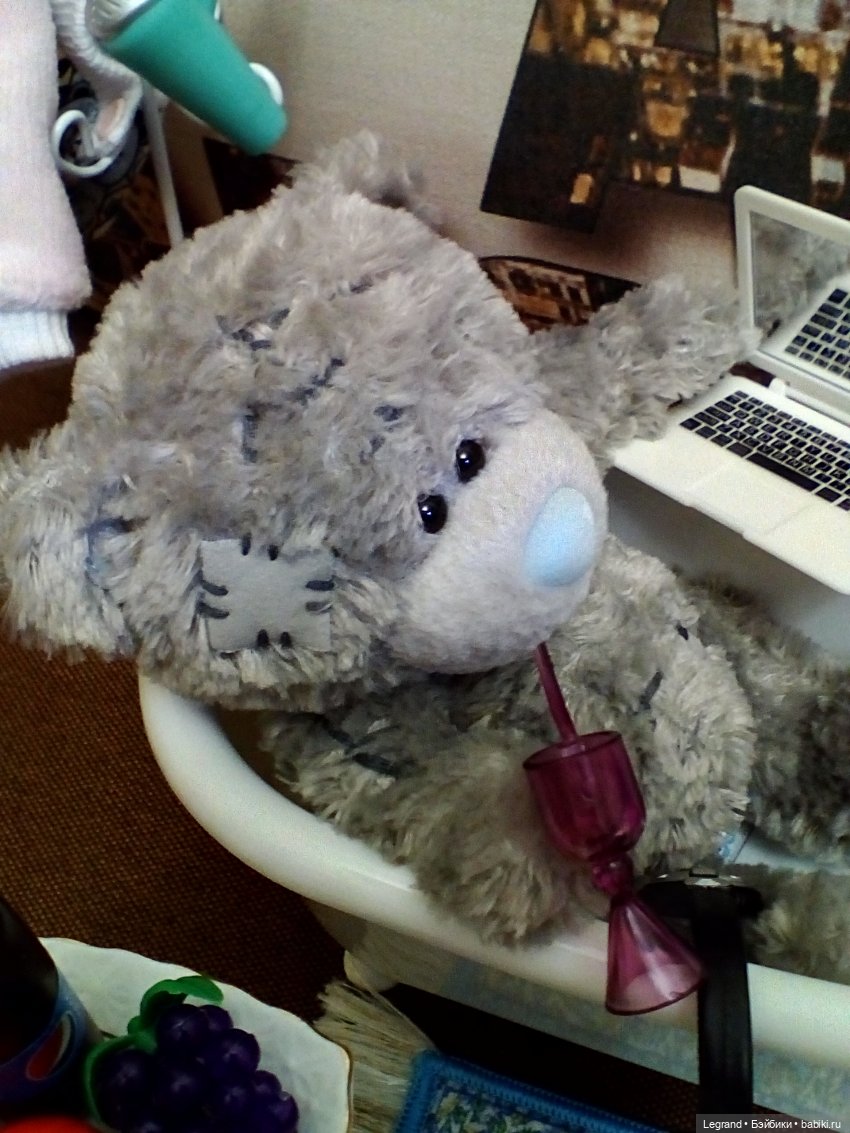 На следующий день после вечеринки: Гри принимает ванну