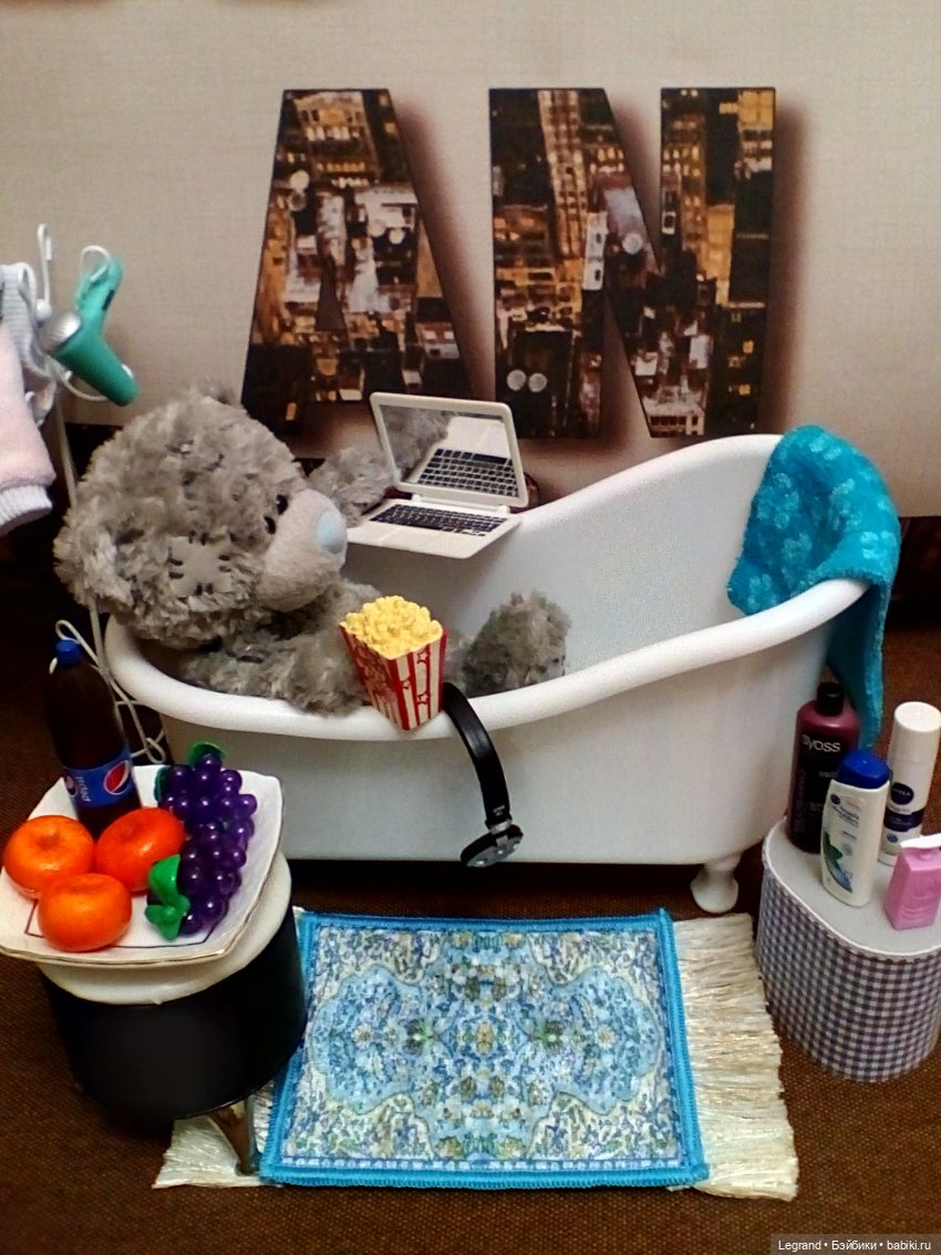 На следующий день после вечеринки: Гри принимает ванну