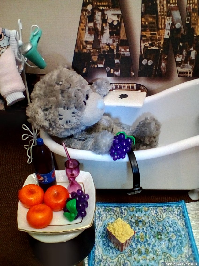 На следующий день после вечеринки: Гри принимает ванну