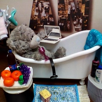 На следующий день после вечеринки: Гри принимает ванну