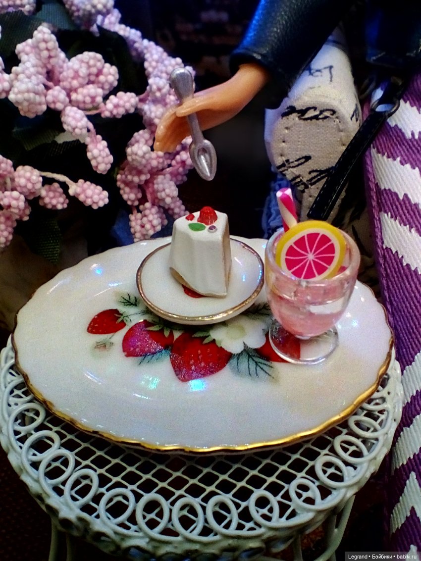 Лурения: из жизни девочек, маленьких и постарше - 1