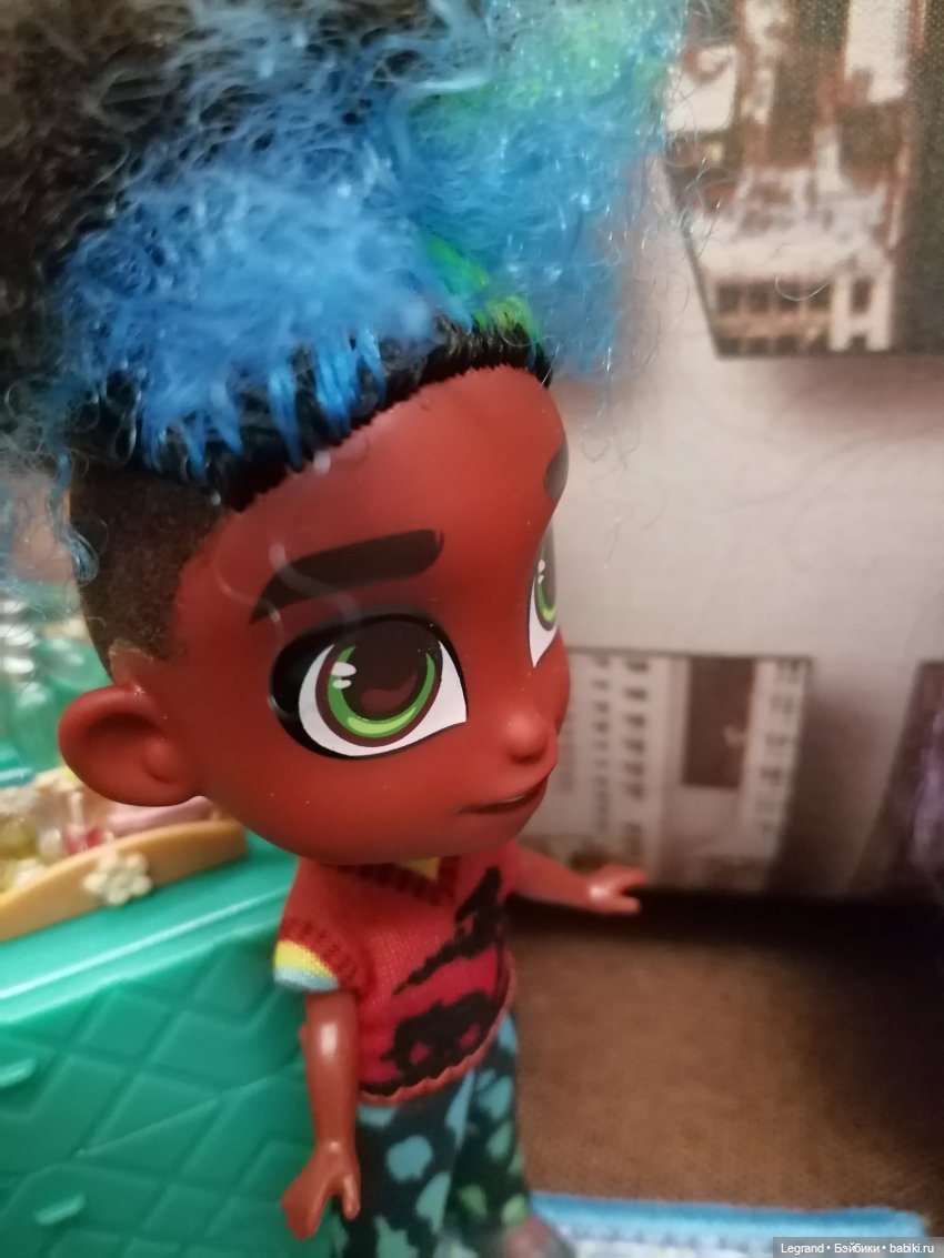 Они сами пишут свои истории: О переселении в Лурению Hairdorables