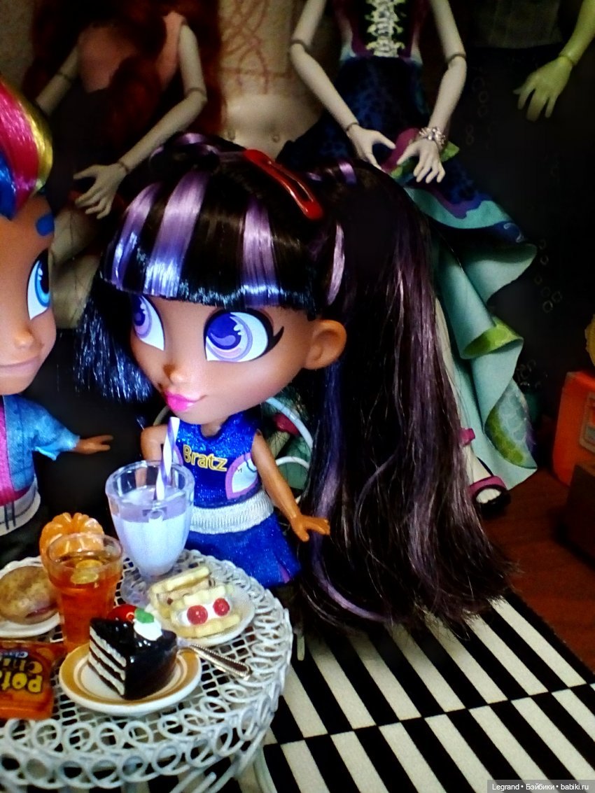 Они сами пишут свои истории: О переселении в Лурению Hairdorables