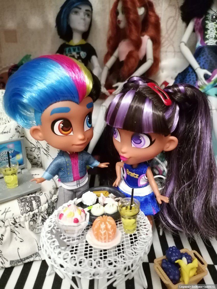 Они сами пишут свои истории: О переселении в Лурению Hairdorables