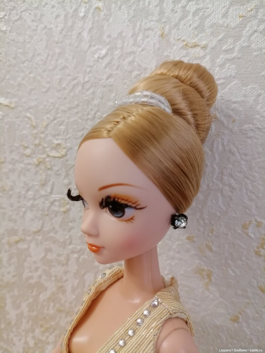 Эта утончённая и неприступная красота