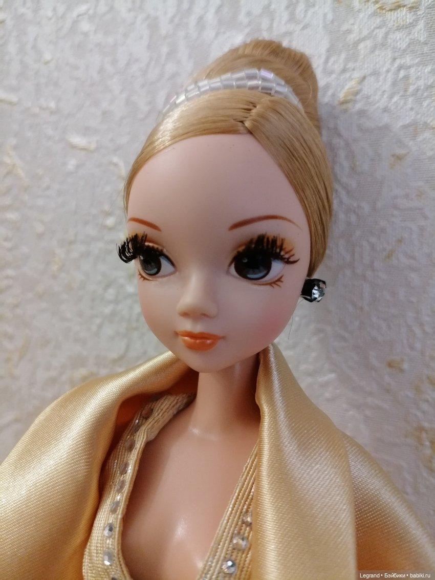 Эта утончённая и неприступная красота