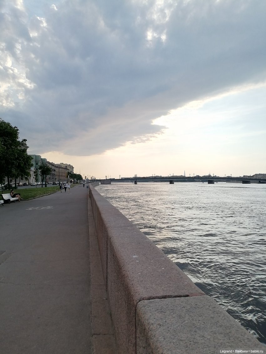 Петербург. Прогулка к Неве с Мокко