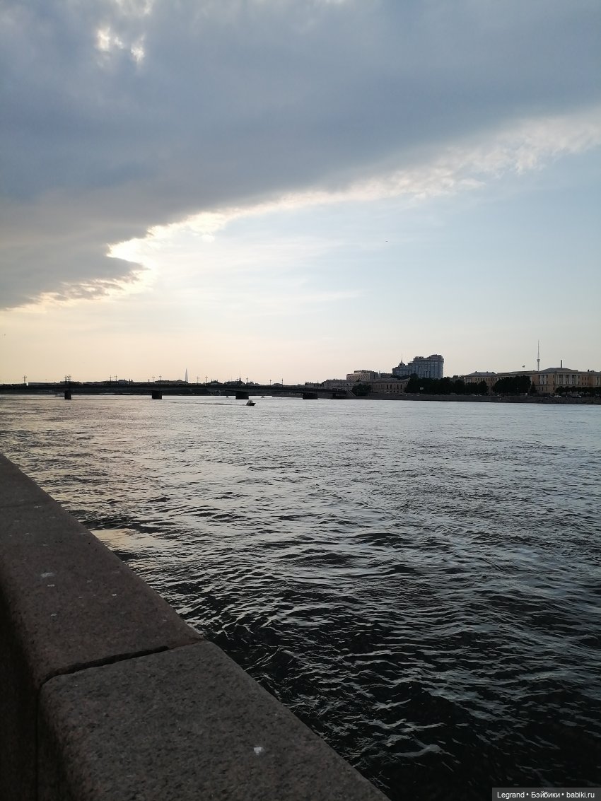 Петербург. Прогулка к Неве с Мокко