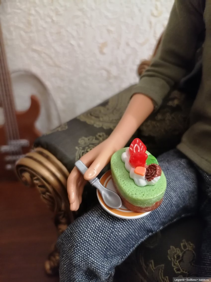 Они сами пишут свои истории: О Мышке, клубнике и не только