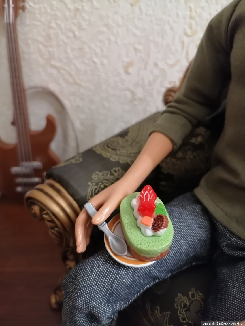 Они сами пишут свои истории: О Мышке, клубнике и не только