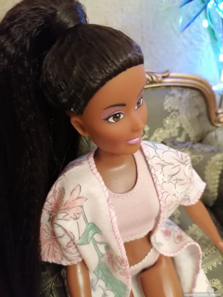 Они сами пишут свои истории: Жак-Анж, Фирузе, Айше