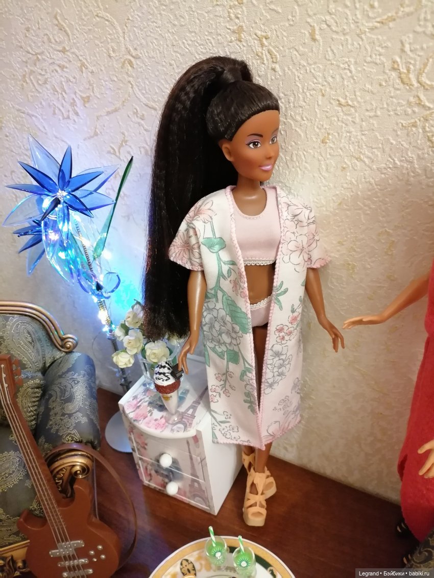 Они сами пишут свои истории: Жак-Анж, Фирузе, Айше